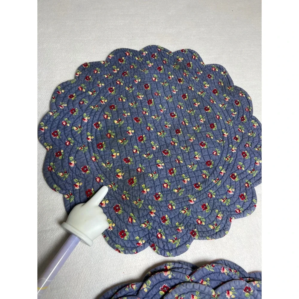 Vintage Cotton Cottage Round  Scalloped Reversible Quilted Floral Placemats (6)